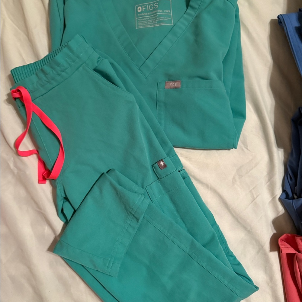 FIGS Surgical Green Scrub Set